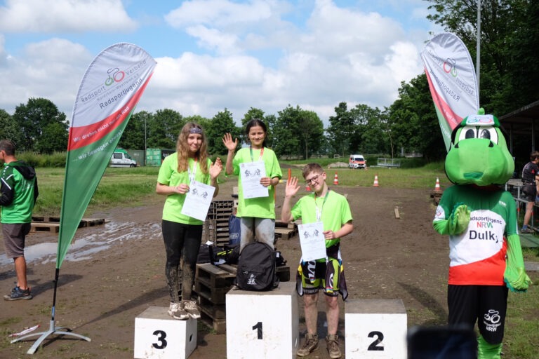Siegerehrung Mixed-Wettbewerb bei der Mountainbike-Schulmeisterschaft NRW